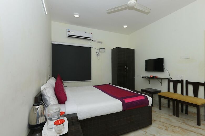 Hotel Oyo 6869 Ecr Grand Residency