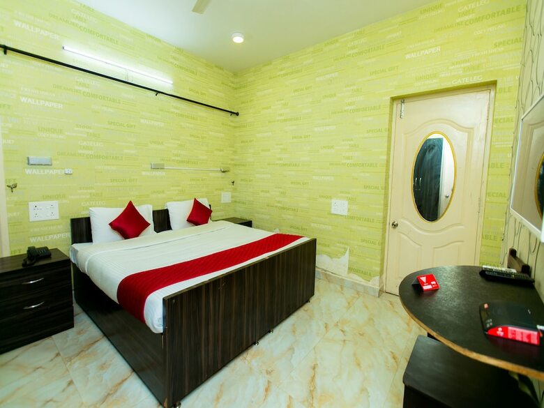 Hotel Oyo 6869 Ecr Grand Residency