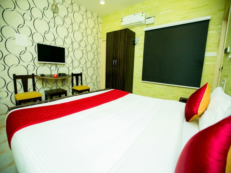 Hotel Oyo 6869 Ecr Grand Residency