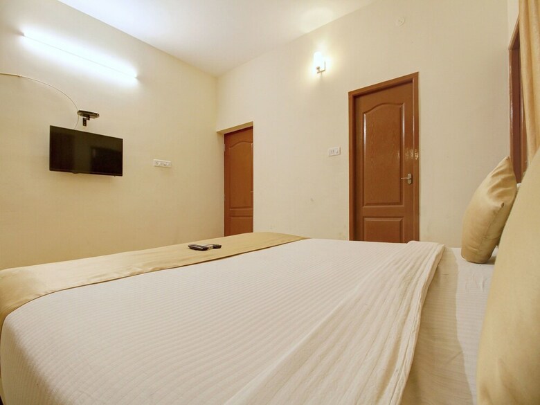Hotel Oyo 5287 White Glow Apartments