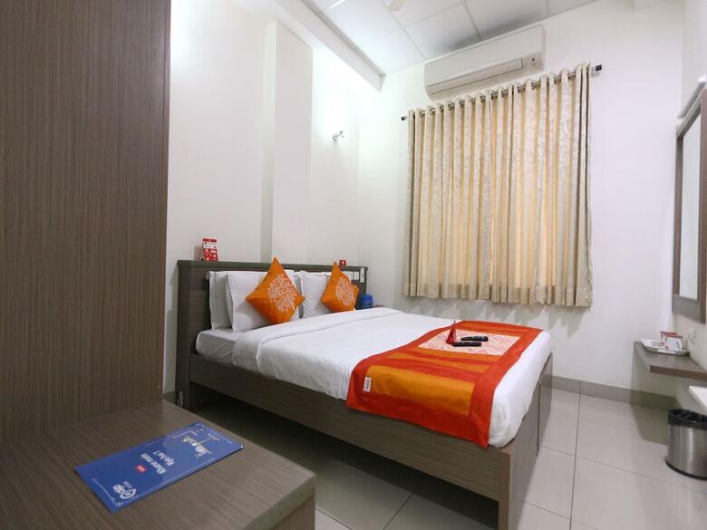 Hotel Oyo 3547 Raj Guru Residency