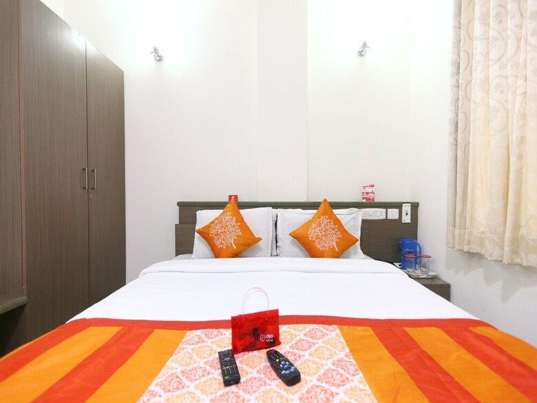 Hotel Oyo 3547 Raj Guru Residency