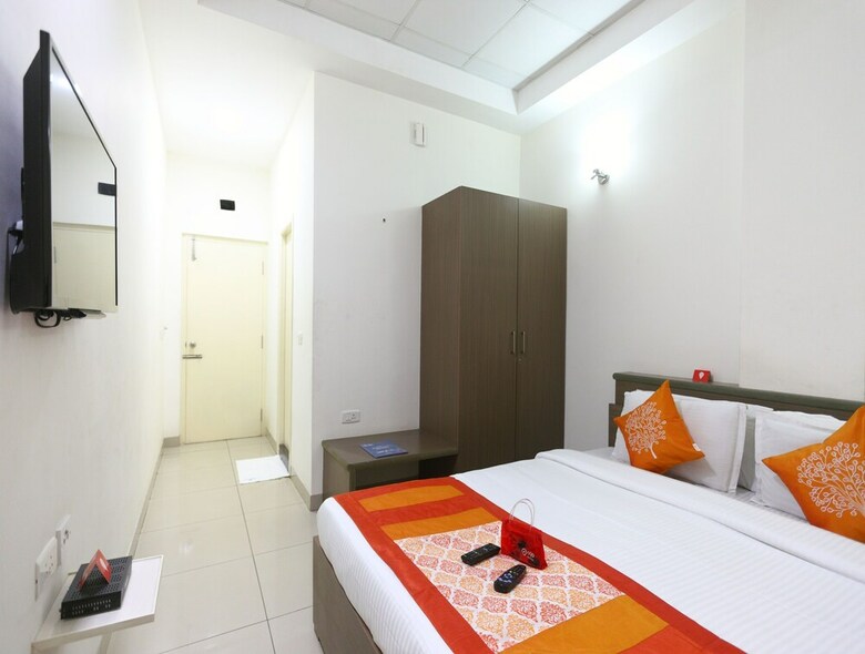 Hotel Oyo 3547 Raj Guru Residency