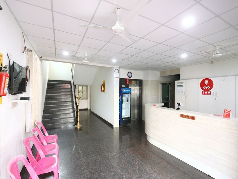 Hotel Oyo 3547 Raj Guru Residency