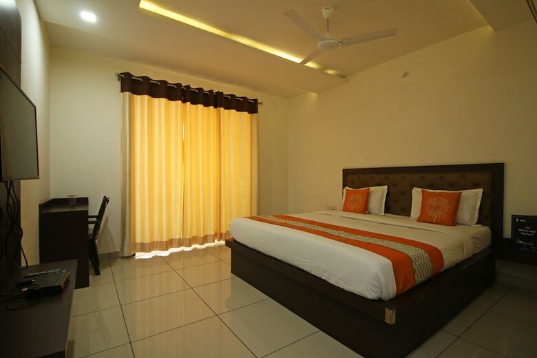 Hotel Oyo 8095 Arb Suites