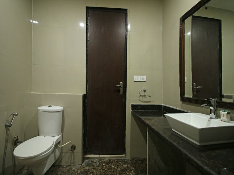 Hotel Oyo 8095 Arb Suites