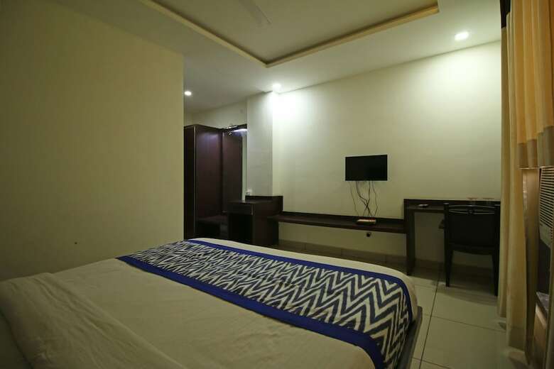 Hotel Oyo 8095 Arb Suites