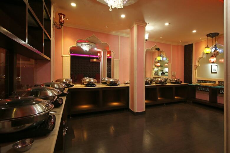 Hotel Oyo 8095 Arb Suites