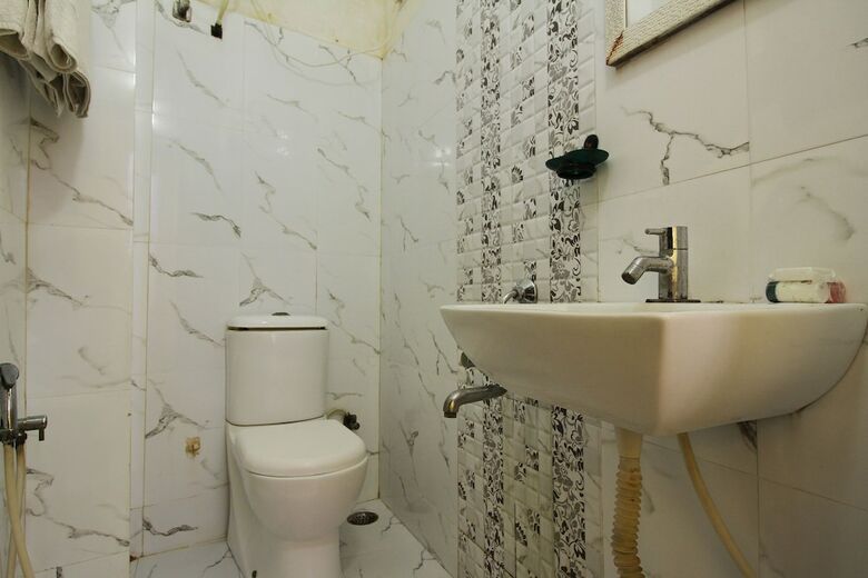 Hotel Oyo 8645 Syeds Inn