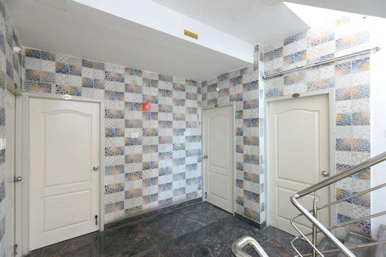 Hotel Oyo 8645 Syeds Inn