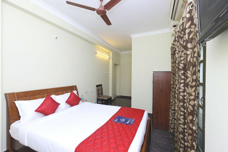 Hotel Oyo 8645 Syeds Inn