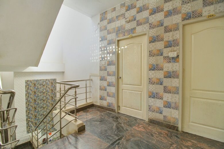 Hotel Oyo 8645 Syeds Inn
