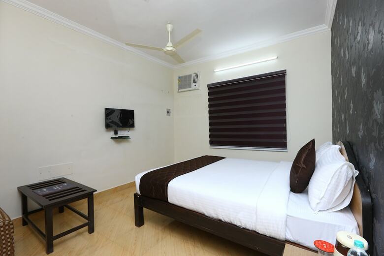 Hotel Oyo 9372 Rich Inn