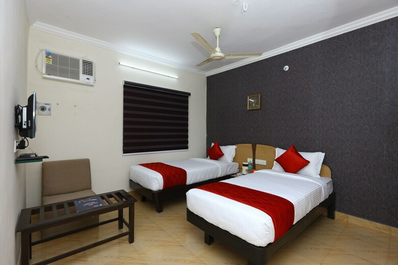Hotel Oyo 9372 Rich Inn