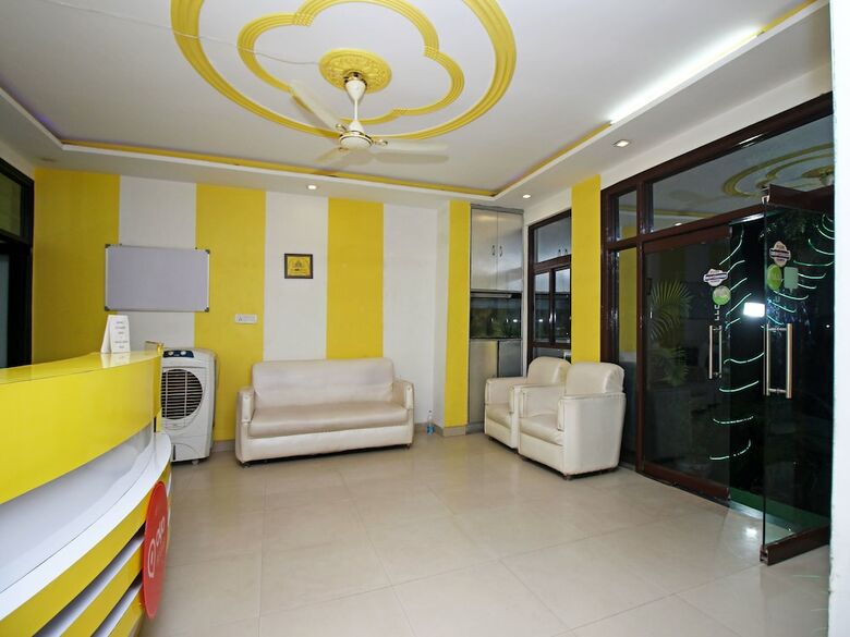 Hotel Oyo 3426 The Grand White Inn