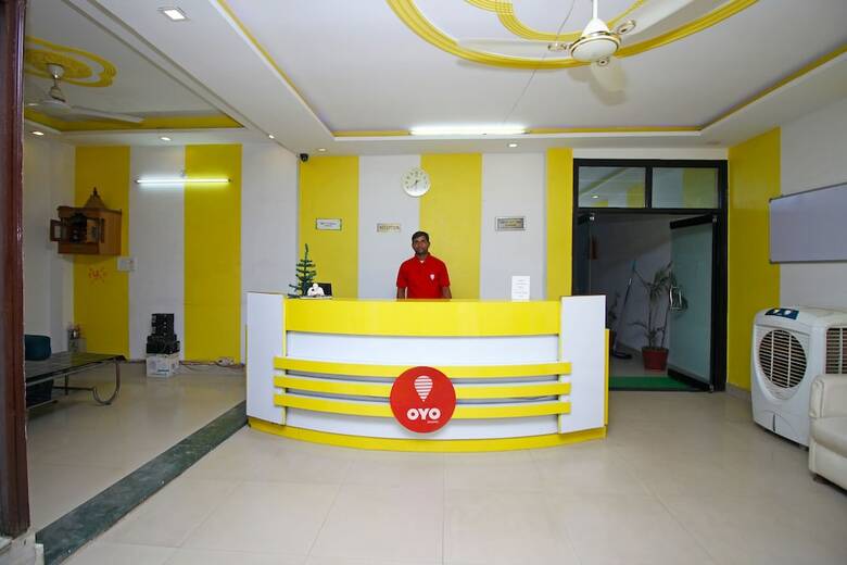 Hotel Oyo 3426 The Grand White Inn