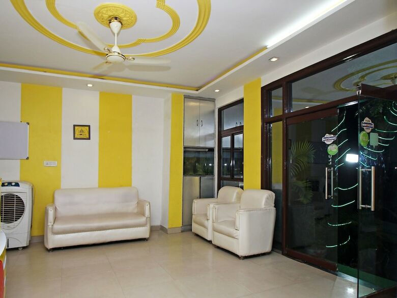 Hotel Oyo 3426 The Grand White Inn