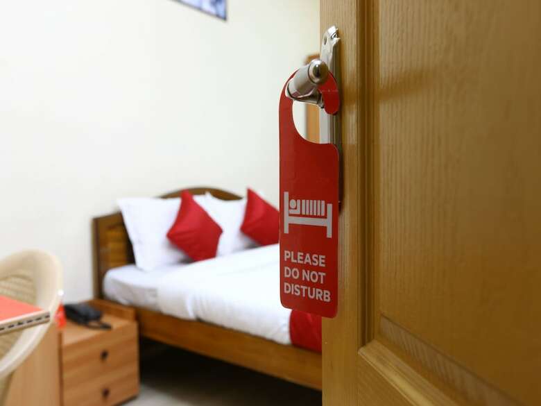 Hotel Oyo 8937 Ragu Residency