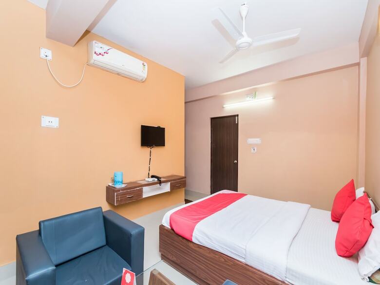 Oyo 10398 Hotel Parijayee