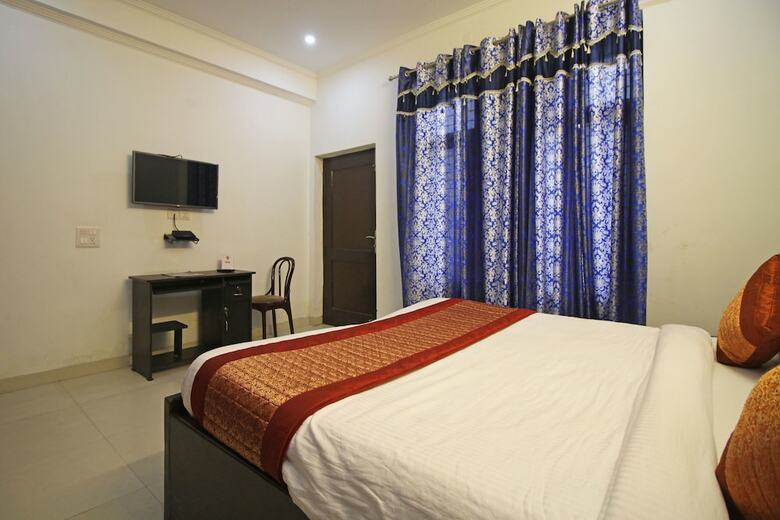 Hotel Oyo 7526 Rising Star Sec 45