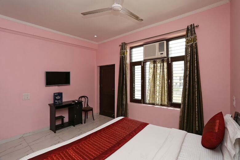 Hotel Oyo 7526 Rising Star Sec 45