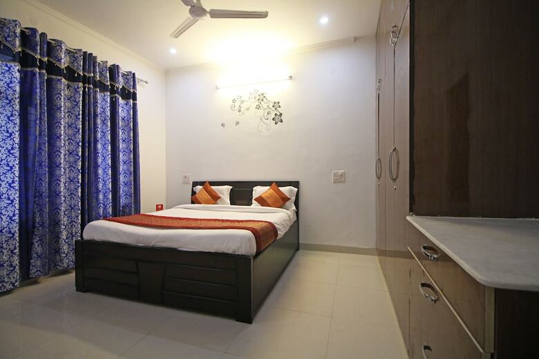 Hotel Oyo 7526 Rising Star Sec 45