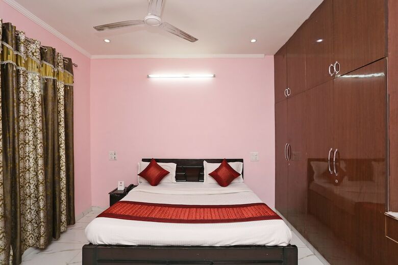 Hotel Oyo 7526 Rising Star Sec 45