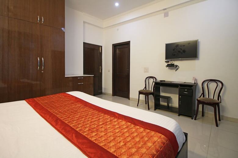 Hotel Oyo 7526 Rising Star Sec 45