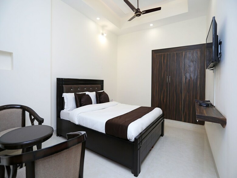 Oyo 9275 Hotel Royal Inn