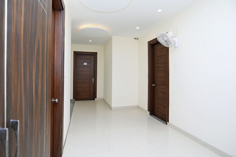 Oyo 9275 Hotel Royal Inn