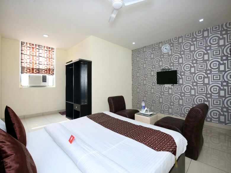 Oyo 9323 Hotel Sidana Solitaires