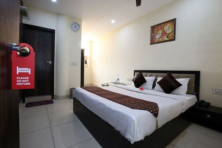 Oyo 9323 Hotel Sidana Solitaires