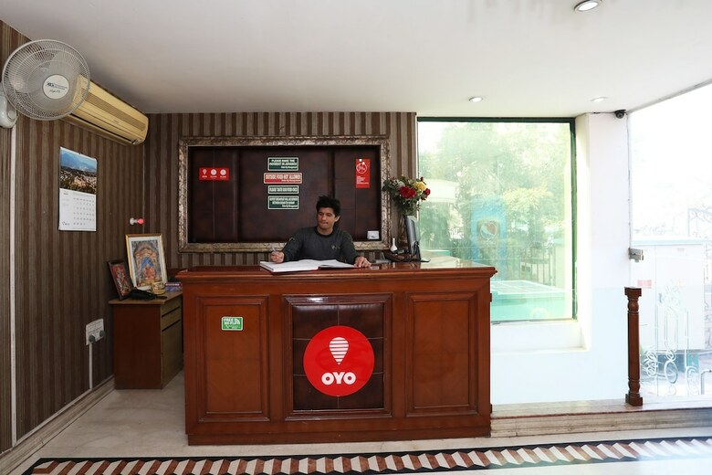 Hotel Oyo 8465 Near Sahara Mall