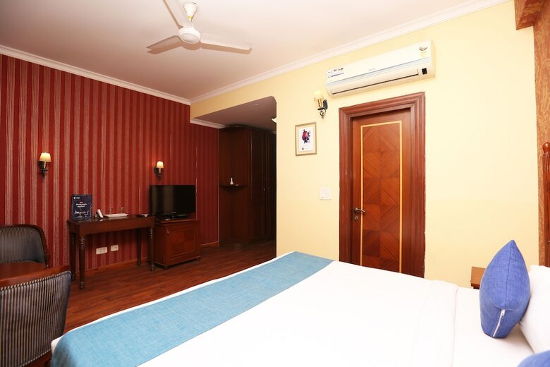 Hotel Oyo 8465 Near Sahara Mall