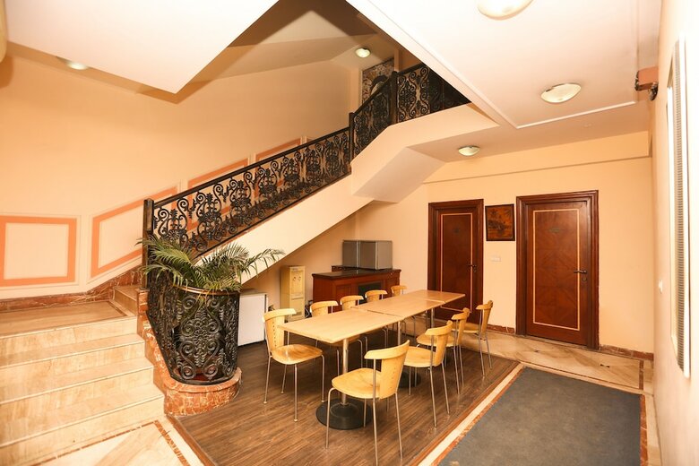 Hotel Oyo 8465 Near Sahara Mall