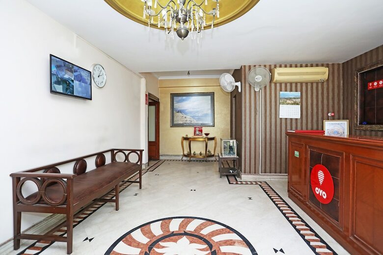 Hotel Oyo 8465 Near Sahara Mall