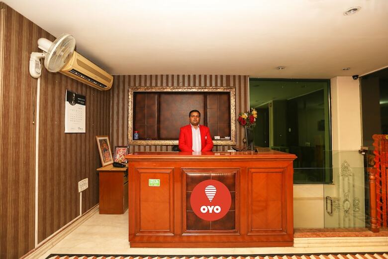 Hotel Oyo 8465 Near Sahara Mall