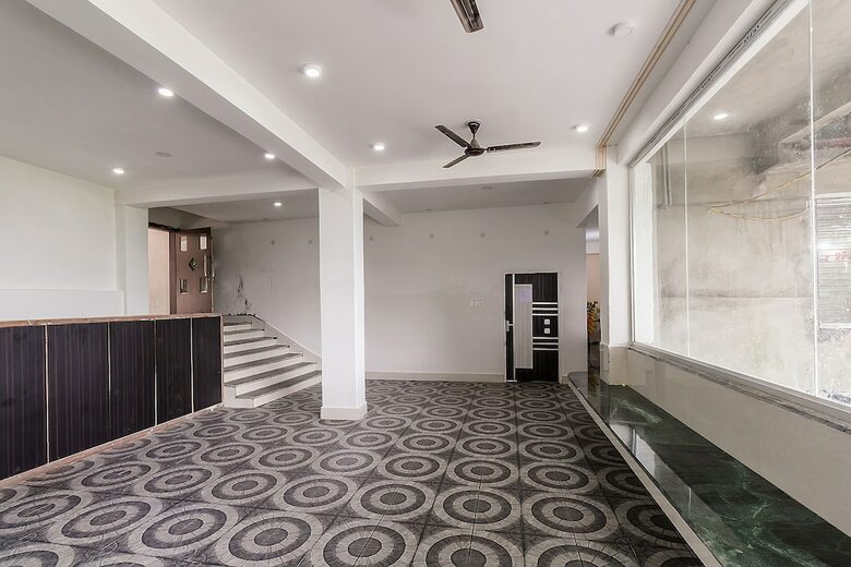 Hotel Oyo 5638 Om Regency I