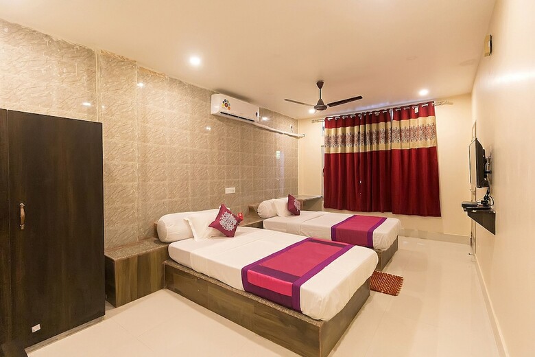 Hotel Oyo 5638 Om Regency I