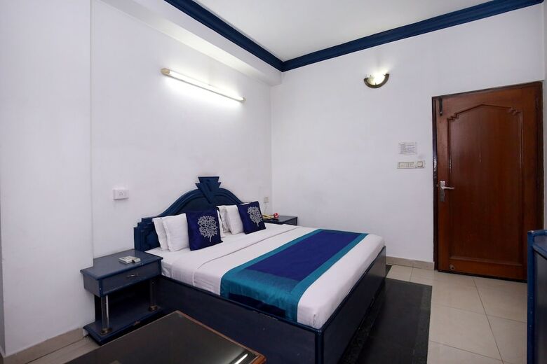 Oyo 9985 Hotel Sekhon Grand