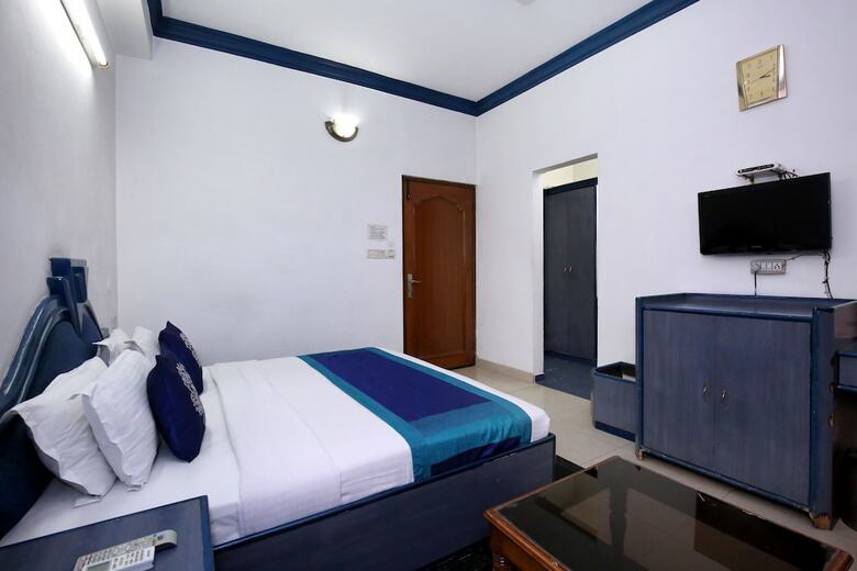 Oyo 9985 Hotel Sekhon Grand