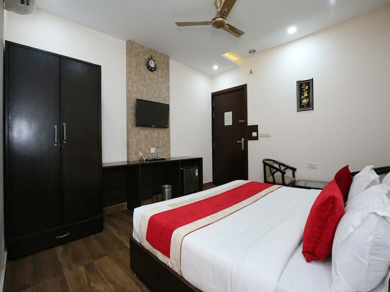 Oyo 10027 Hotel Red Petal