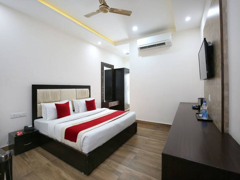 Oyo 10027 Hotel Red Petal