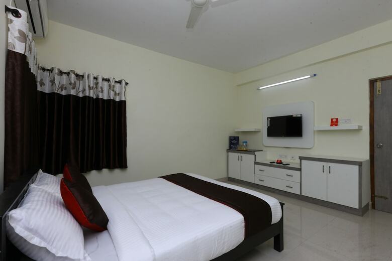 Oyo 10027 Hotel Red Petal