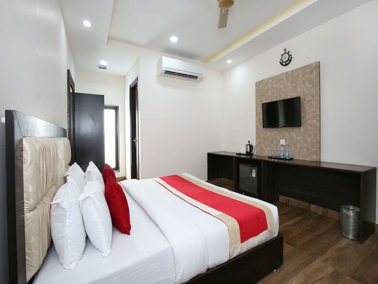 Oyo 10027 Hotel Red Petal