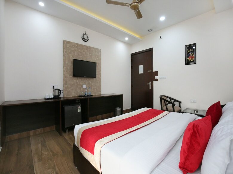 Oyo 10027 Hotel Red Petal