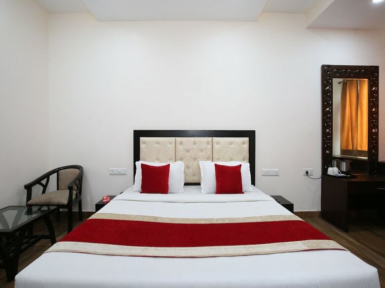 Oyo 10027 Hotel Red Petal