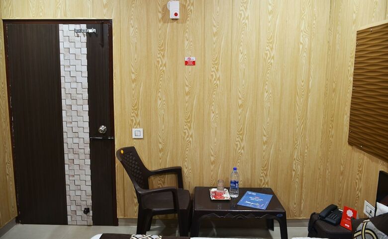 Hotel Oyo 8105 Model Town