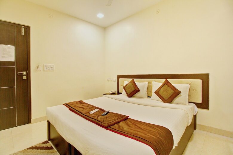 Hotel Oyo 7850 Royal Elite