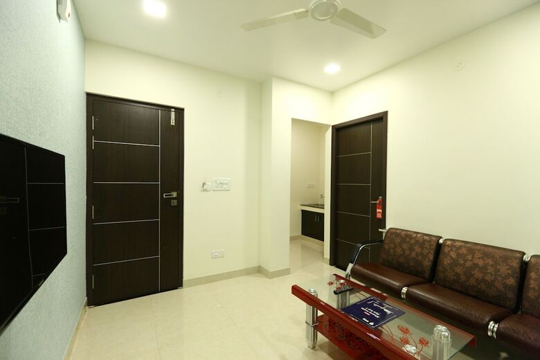 Hotel Oyo 7850 Royal Elite